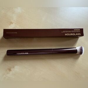 Hourglass Vanish Seamless Finish Foundation Brush. NEW! NEVER USED!